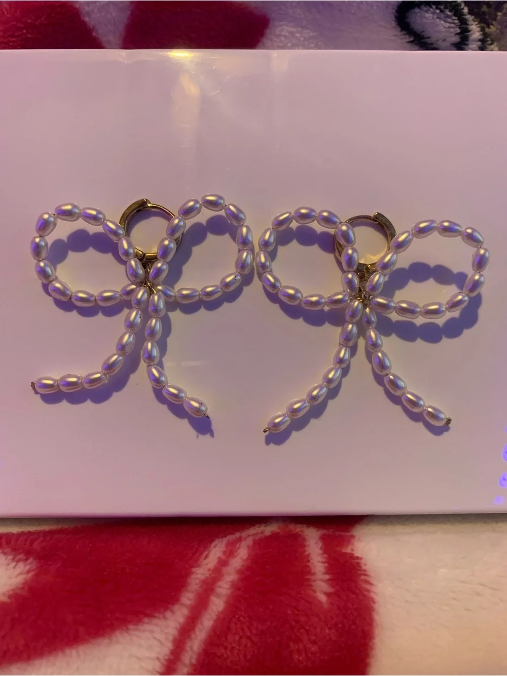 Pearl Bow Earrings - Iridescent White Pearls